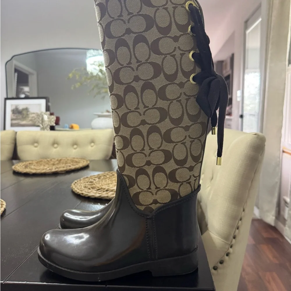 Stylish Brown and Tan Knee-High Boots - Picture 2 of 3